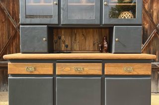 Renowacja starych kredensów