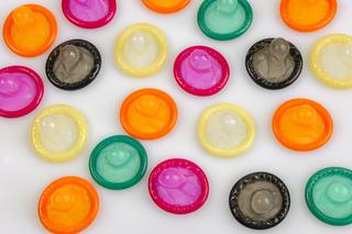 Celebrytka wysłała zużyte prezerwatywy do skarbówki