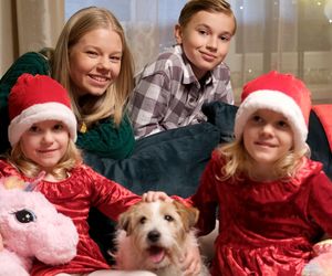 M jak miłość odc. 1852. Lenka (Olga Cybińska), bliźniaczki (Julia, Marcelina Kempka), Misiek (Aleksander Bożyk)