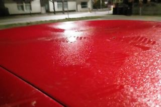 Wandal zniszczył 15 aut