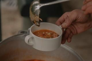 Zupa za 13 zł, a mięsne drugie danie za 26 zł. W tym lokalu ceny się nie zmieniają, za to menu codziennie