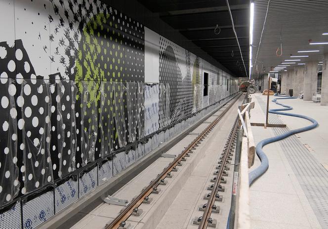Metro na Bródnie coraz bliżej, już dekorują nowe stacje. "Są prawie gotowe"