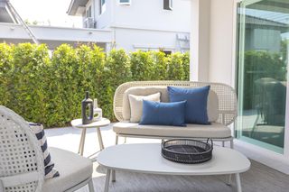 Stonowana kolorystyka z barwnym akcentem