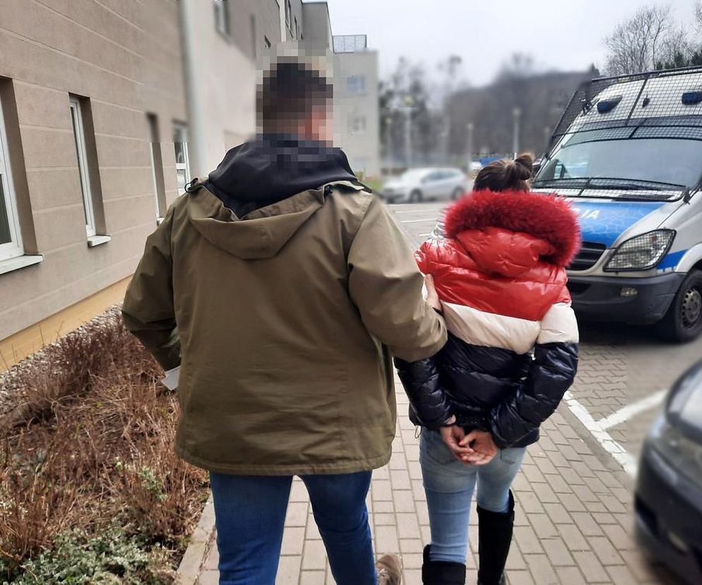 Matka znęcała się nad dwuletnią córeczką! Szarpała i popychała swoje maleństwo