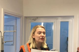 Działacze Ostatniego Pokolenia w siedzibie sztabu kandydata KO