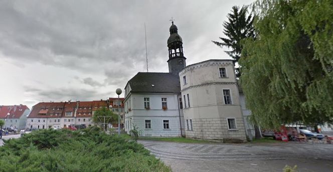 W tym mieście na Dolnym Śląsku mieszka mniej osób niż na wsiach. Leży niedaleko Jeleniej Góry