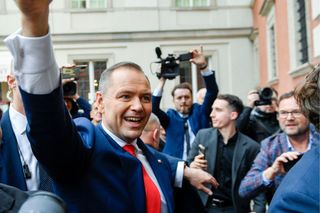 Nieufność i ostrożny optymizm. Polacy oceniają relacje rządu i Nawrockiego. Najnowszy sondaż nie pozostawia złudzeń