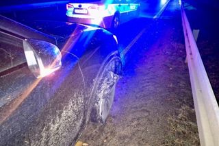 Kilkanaście kilometrów grozy. Kobieta urządziła sobie rajd bez opony i z promilami 