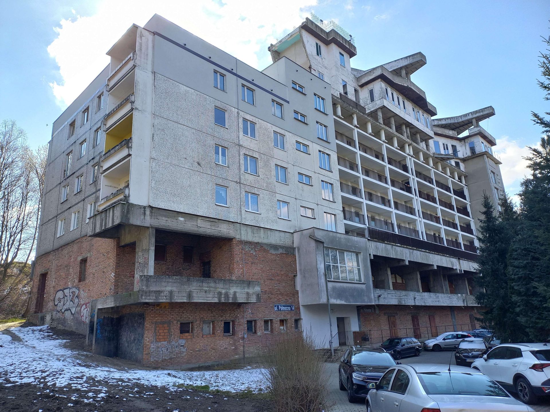 Rozbiórka słynnej willi na dachu bloku