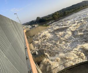 Powódź w Nysie. Wał przy Wyspiańskiego uszczelniony