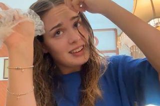 Wiktoria Gąsiewska tonuje włosy