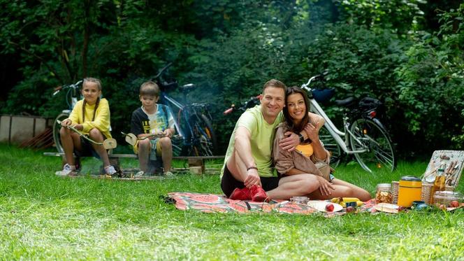 Barwy szczęścia odc. 2778. Łukasz (Michał Rolnicki), Kasia (Katarzyna Glinka), Ksawery (Bartosz Gruchot), Paulinka (Lena Jastrzębska)