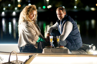 Przyjaciółki, odcinek 241: Patrycja (Joanna Liszowska), Wiktor (Paweł Deląg)