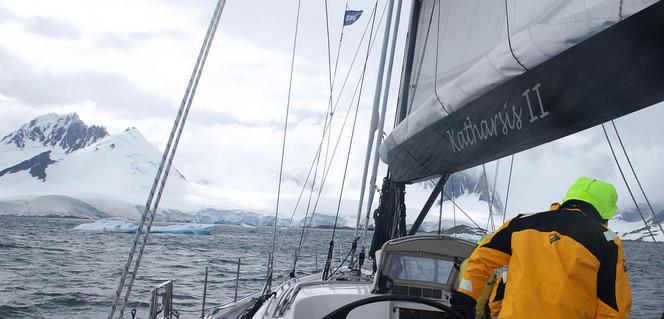"Katharsis II" w rejsie dookoła Antarktydy pod banderą "Żagli"