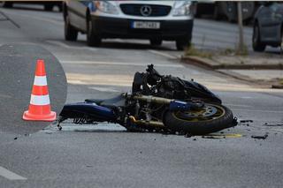 Zachodniopomorskie. Dwie osoby ranne w wypadku motocykla na DK26 na wysokości Rosnowa. Droga zablokowana