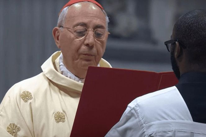  Kard. Mamberti: miłość i adoracja Pana określiły pontyfikat Franciszka