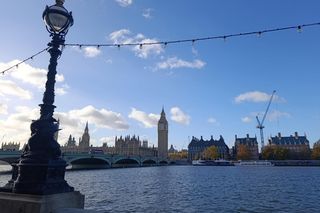 Jest rozmach! - tak polscy turyści oceniają świąteczny jarmark w Londynie. Kramy stoją też przy słynnym London Eye – z widokiem na Big Bena. Zobaczcie nasze zdjęcia!