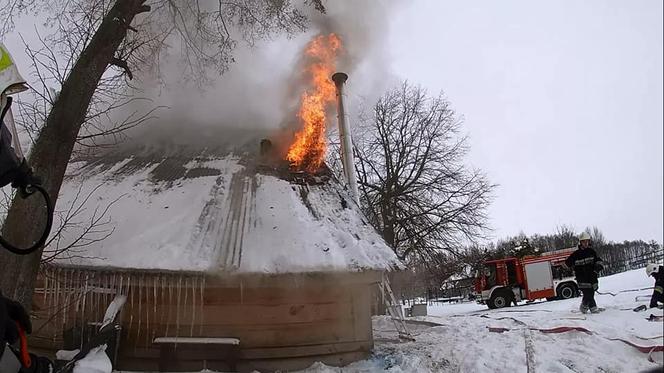 Hamulka. Spłonęła sala weselna. Pożar gasiło 14 zastępów strażaków [ZDJĘCIA]