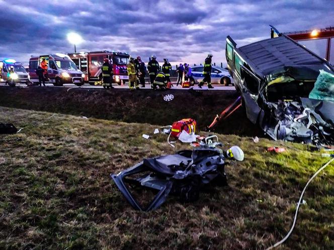 Wypadek busa na autostradzie A4 w okolicy Jawora