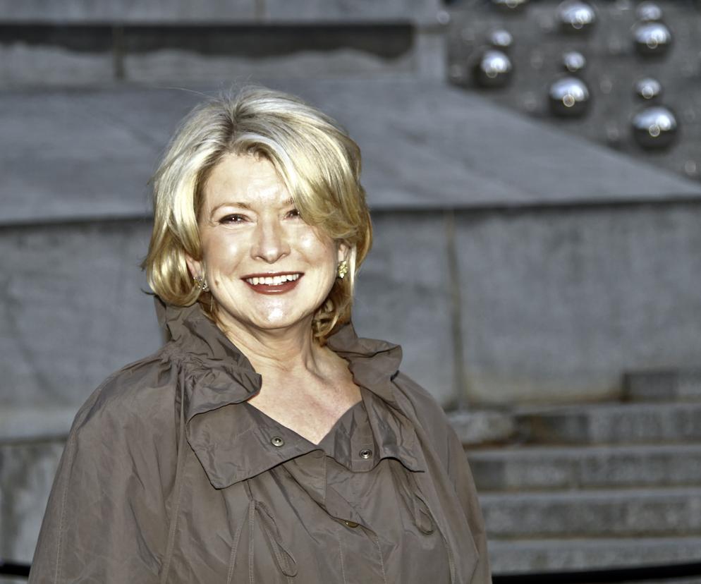 Może bardziej Krolowa kuchni znów szokuje. 81-letnia Martha Stewart pozuje na okładce