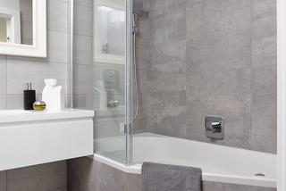 Szara łazienka aranżacja: efekt betonu w łazience