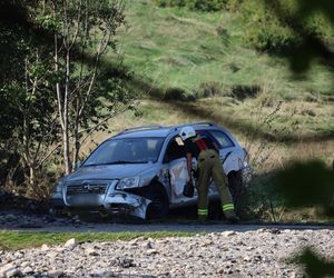 Stronie Śląskie strażacy szukają ludzi w samochodach i budynkach