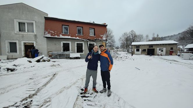 Mateusz i Rafał, mieszkańcy Stronia Śląskiego. Powódź zniszczyła ich dom i restaurację 