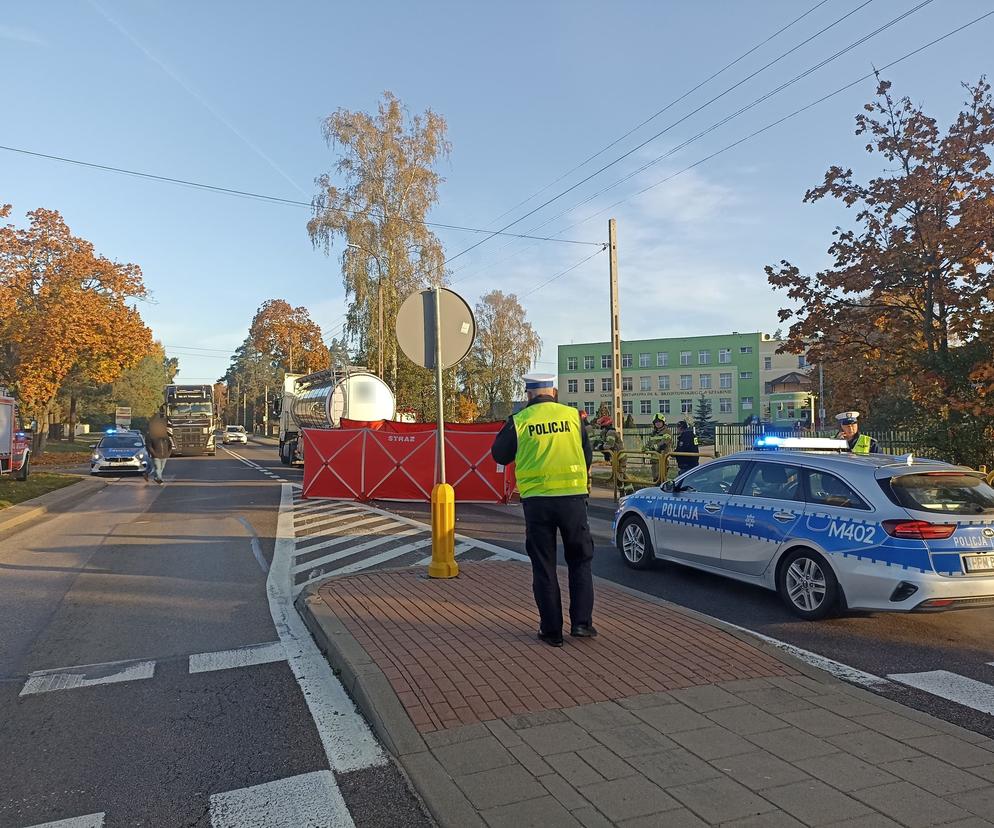 Tragiczny wypadek na DK8 w Sztabinie. Nie żyje 15-letnia dziewczyna. Droga jest zablokowana