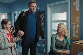 M jak miłość odc. 1813. Bartek (Arkadiusz Smoleński), Jagoda (Katarzyna Kołeczek), Hania (Wiktoria Basik)