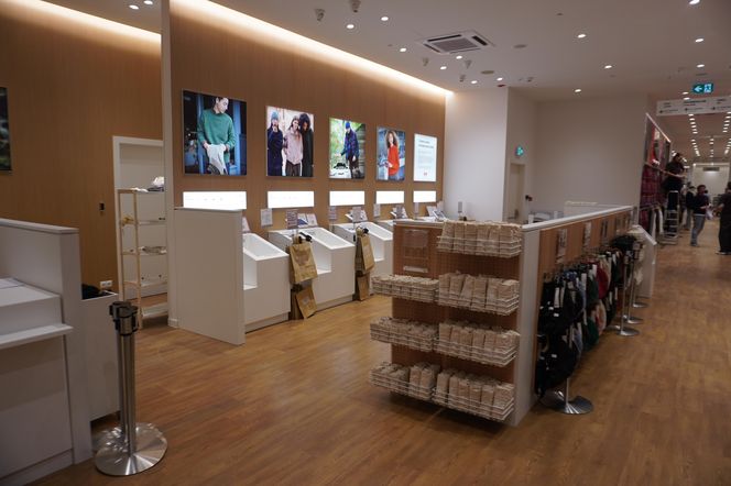 Sklep UNIQLO przy Marszałkowskiej w Warszawie po remoncie 10.2025