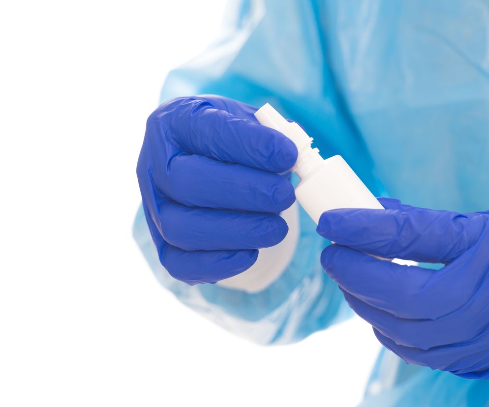 Nowy typ szczepionki przeciw COVID-19. Aplikuje się ją do nosa