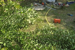 Mężczyzna przysypany w studni