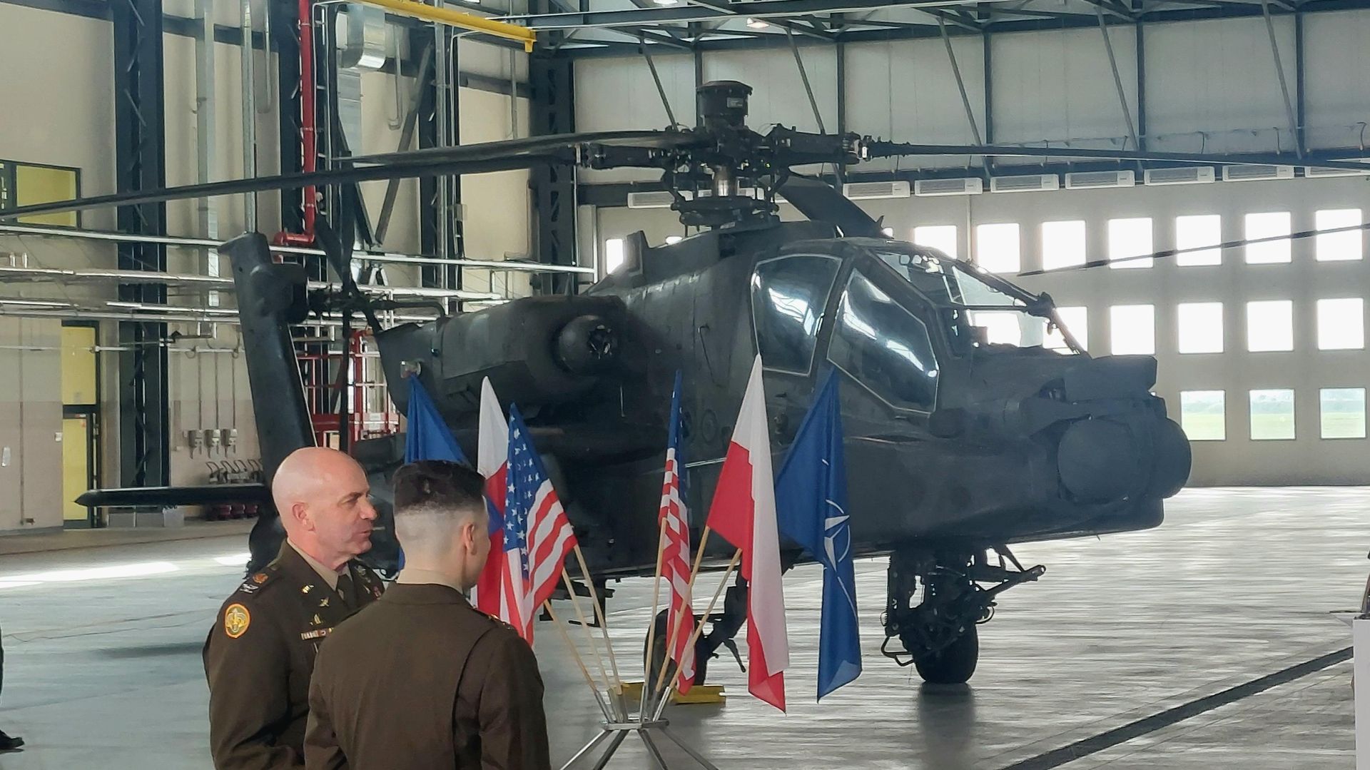 Pierwsze Apache w Polsce! Amerykańskie śmigłowce są już w Inowrocławiu