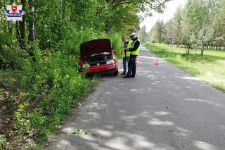 Bełcząc: PRZERAŻAJĄCY wypadek. Kierowca WYPADŁ z auta. 40-latek ZGINĄŁ na miejscu