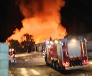 Wielkopolskie/ Gaszenie hałdy odpadów w Rawiczu może potrwać jeszcze kilkanaście godzin