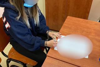 Młodziutka mieszkanka Chorzowa oszukiwała seniorów. Wyłudziła ogromne pieniądze!