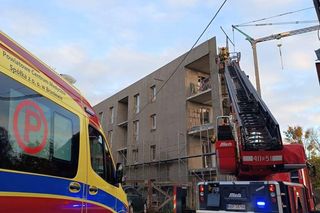 Tajemnicza śmierć na budowie. Ciało mężczyzny między rusztowaniem a ścianą