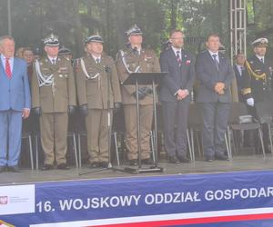 Nadanie sztandaru dla 16 WOG