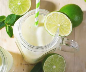 Orzeźwiająca lemoniada brazylijska idealna na upały. Jak zrobić pyszną brazilian lemonade? Wyjaśniamy