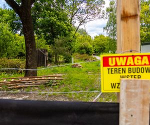 Domki fińskie na Polu Mokotowskim w trakcie odbudowy
