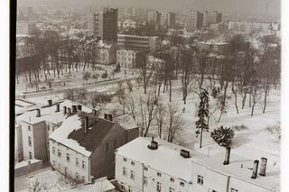 Zielona Góra w zimowej aurze. Czesław Łuniewicz uchwycił zimę kilkadziesiąt lat temu na fotografiach