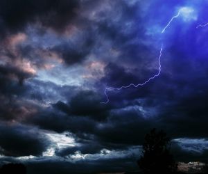 Burze i ulewne deszcze atakują. Punktowo z gradem. Wiemy, gdzie będzie najgorzej