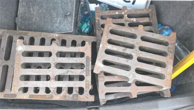 Złodziej włazów wpadł na gorącym uczynku! Koniec "złotego interesu"