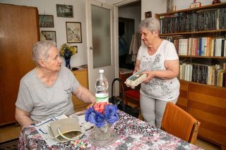 Od lat wspiera schorowaną sąsiadkę w potrzebie. Teraz pani Danuta jest za to wynagradzana