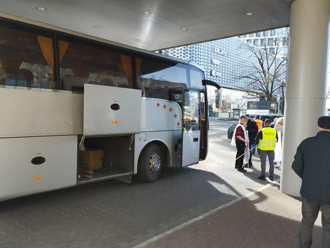 Protest hutników pod Węglokoksem w Katowicach. "Co innego nam mówią, a co innego robią"