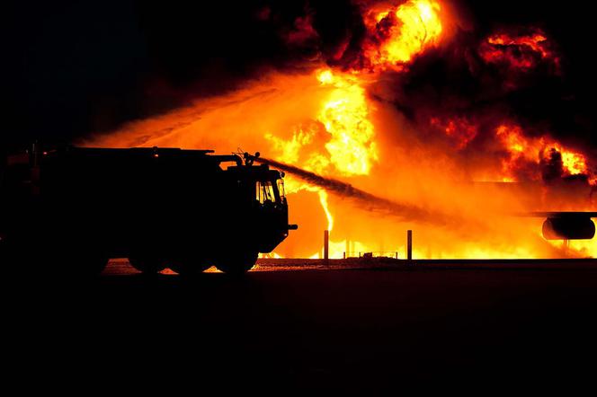 Pożar składowiska odpadów w podkieleckich Nowinach. Strażacy mówią o podpaleniu