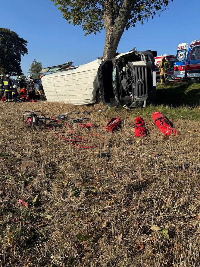 Tragiczny Wypadek Busa z Dziećmi w Miejscowości Lechów