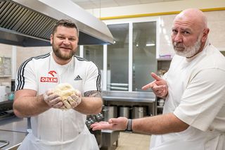 Fajdek już lepi pierogi na Wigilię