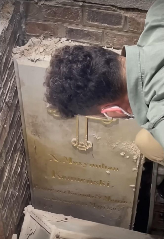 Szklana trumna z XIX wieku pod posadzką poznańskiej świątyni