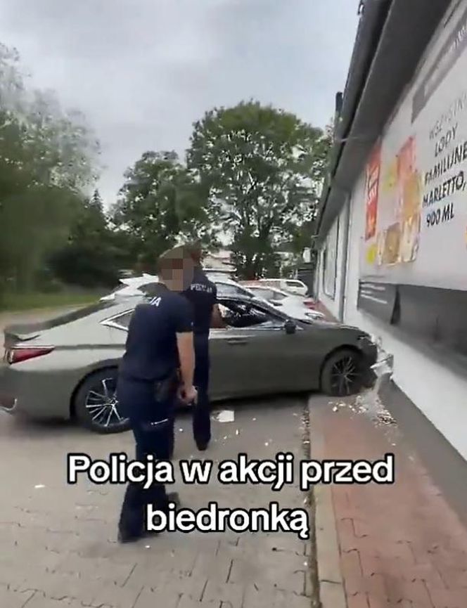 Strzelanina pod "Biedronką" w Bolkowie. Wyciekło szokujące nagranie z interwencji. Policjant ranny